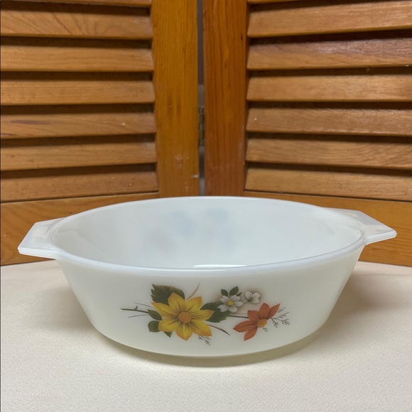 Vintage Pyrex White Bowl with Autumn Glory Pattern - Picture 1 of 16